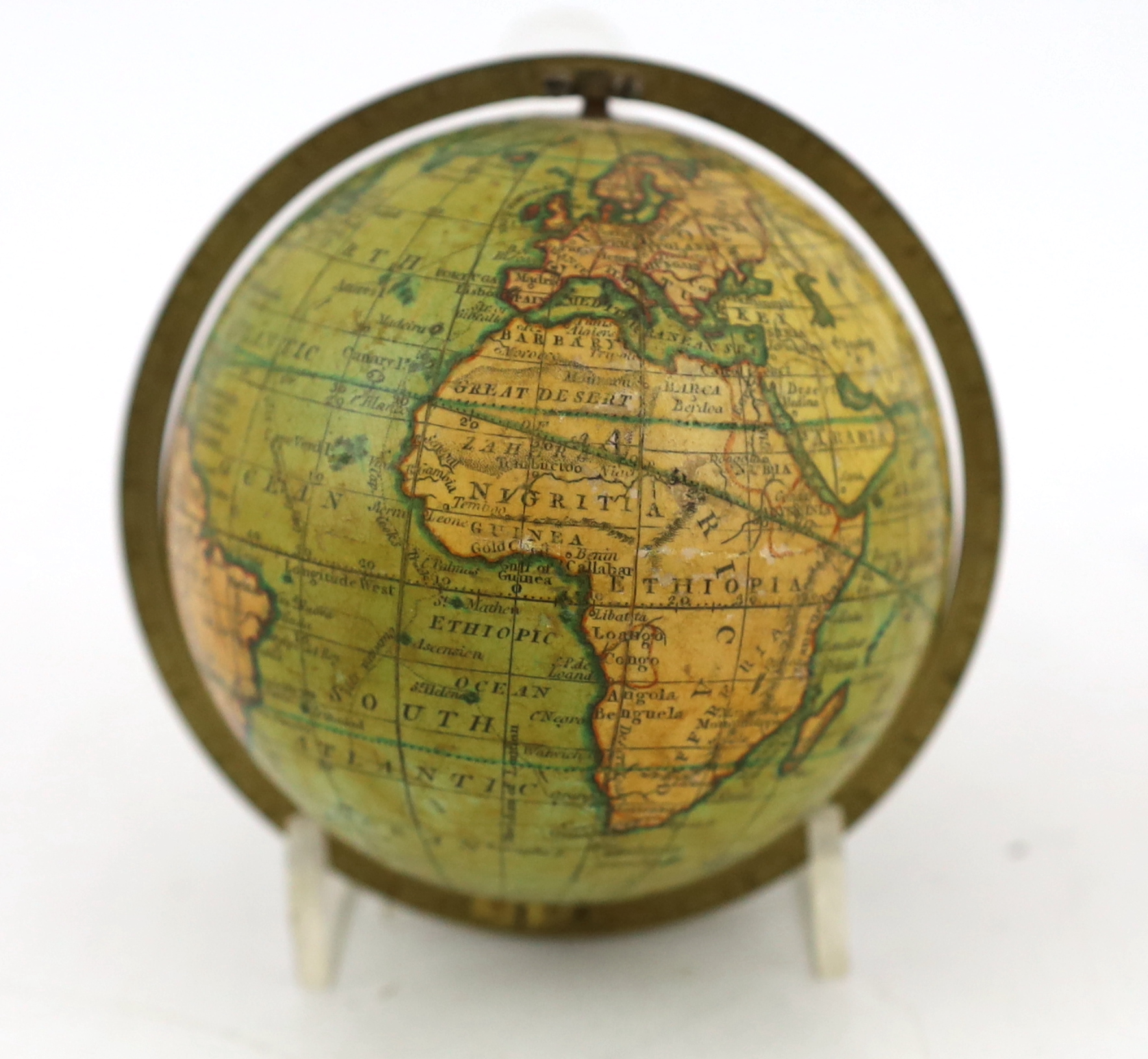 A Newton's 'New & Improved terrestrial pocket globe', 7,5cm, case 10cm